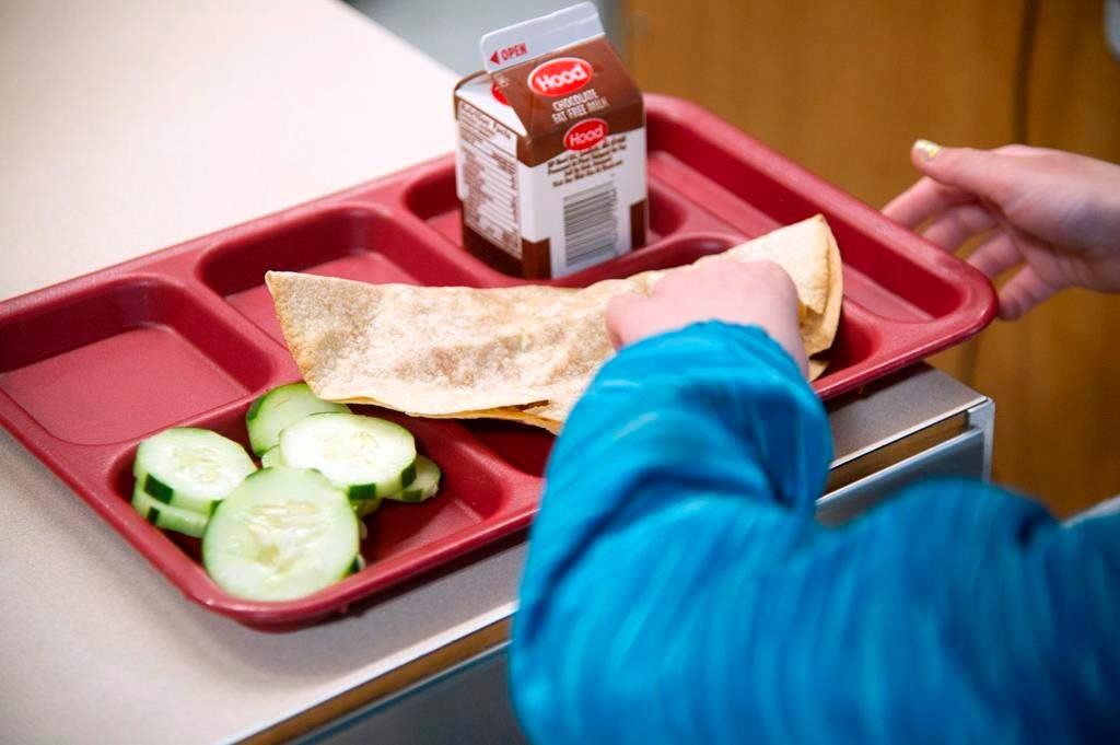 The food assistance program will be expanded to all Quebec schools.