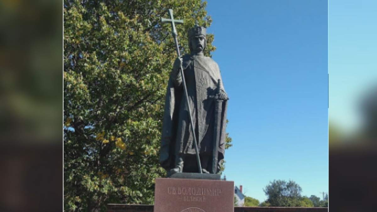 The St. Volodymr statue before it was vandalized.
