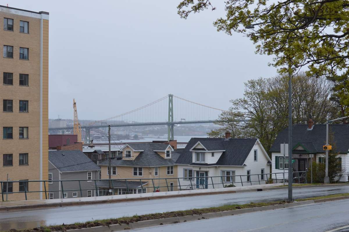 $22/hr is average wage needed to afford a two-bedroom apartment in Canada: report - image