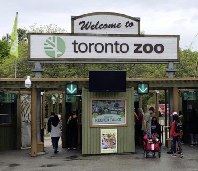Entrance to the Toronto Zoo.