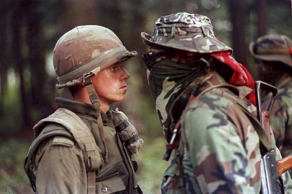 Canadian soldier Patrick Cloutier and Brad Laroque alias “Freddy Kruger” come face to face in a tense standoff at the Kahnesatake reserve in Oka, Que., Sept. 1, 1990. (THE CANADIAN PRESS/Shaney Komulainen)