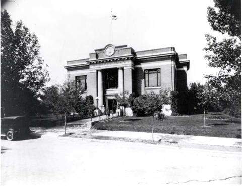 The Regina Public Library was built in 1912. This picture shows the building in 1925.