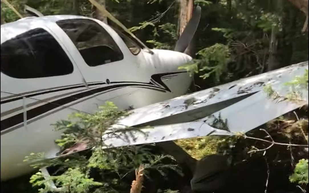 American pilot Matt Lehtinen's Cirrus-SR22.