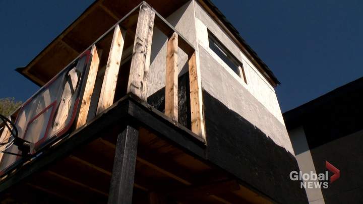 Calgary family fights to keep treehouse standing