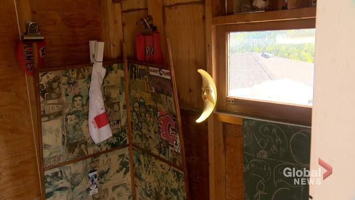 Calgary family fights to keep treehouse standing