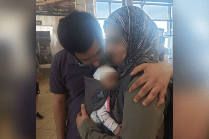 Sheikh with his wife and daughter just before they left for Kashmir.