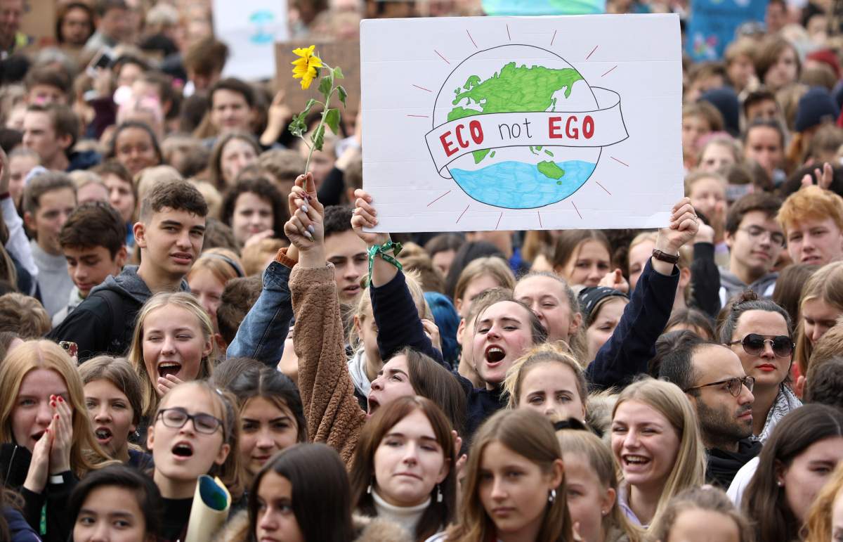 People take part in the Global Climate Strike of the Fridays for Future movement in Berlin, Germany, September 20, 2019. (REUTERS/Christian Mang)
