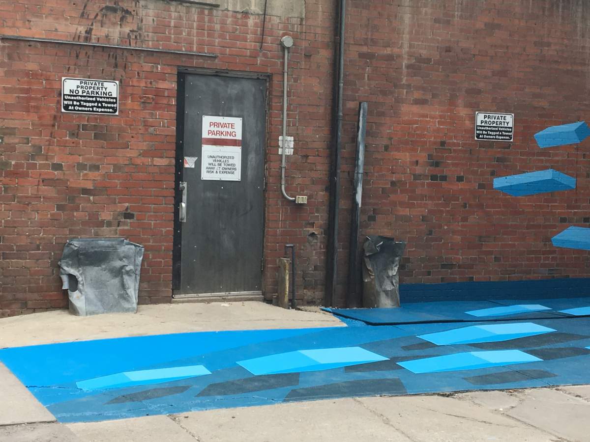 New pilot project spruces up downtown Calgary alleyways