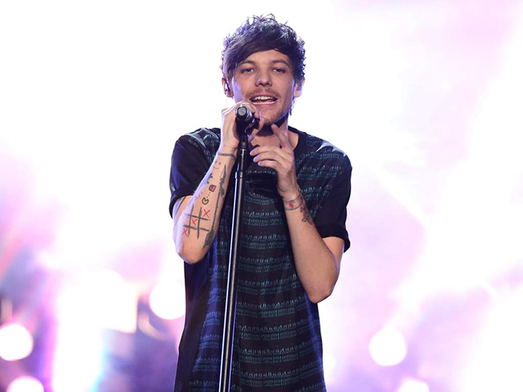 Louis Tomlinson of One Direction performs at the American Music Awards at the Microsoft Theater on Sunday, Nov. 22, 2015, in Los Angeles, Calif.