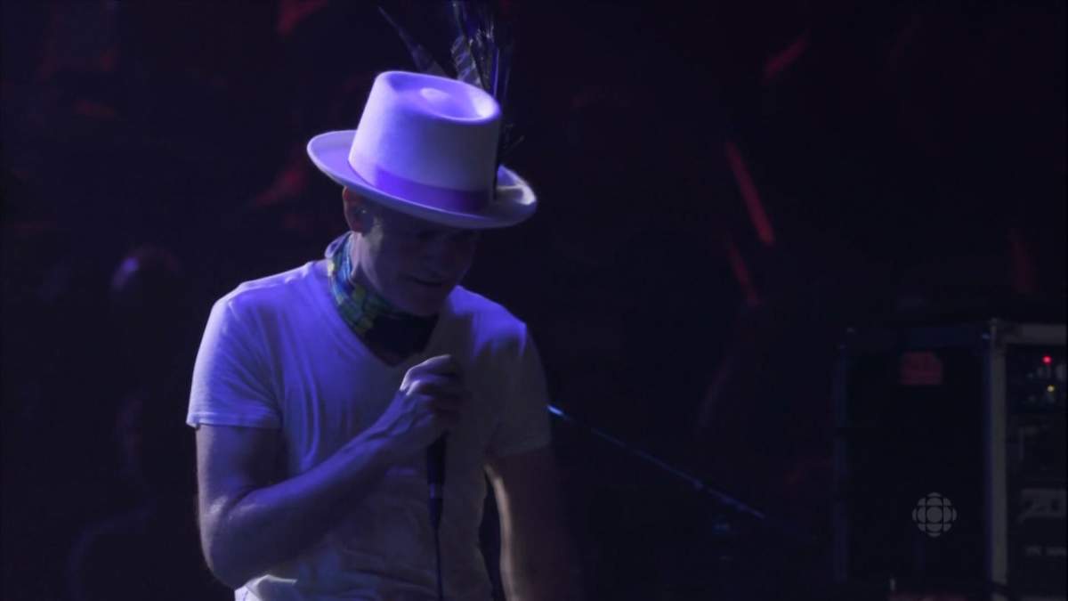 Dedicated fans make Kingston pilgrimage to pay tribute to The Tragically Hip’s Gord Downie - image
