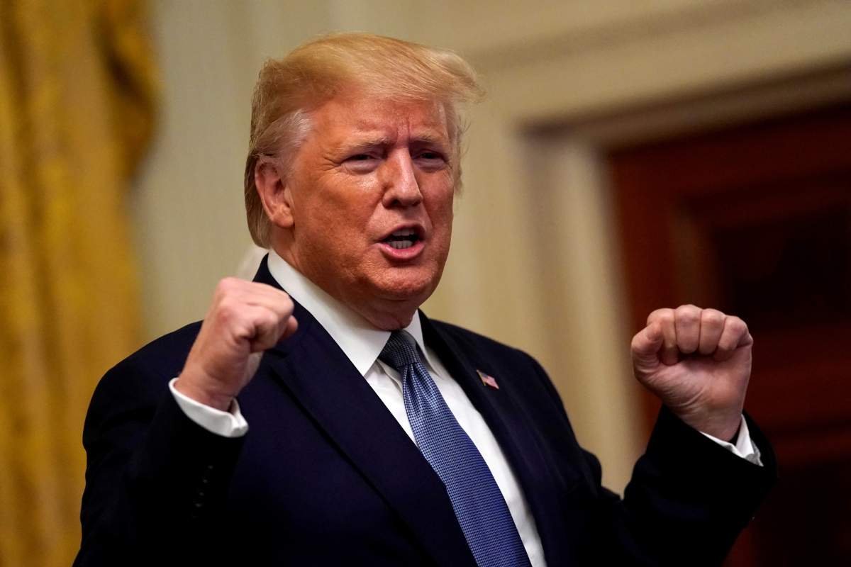  U.S. President Donald Trump greets the audience before delivering remarks at Young Black Leadership Summit at the White House in Washington, U.S., October 4, 2019. 