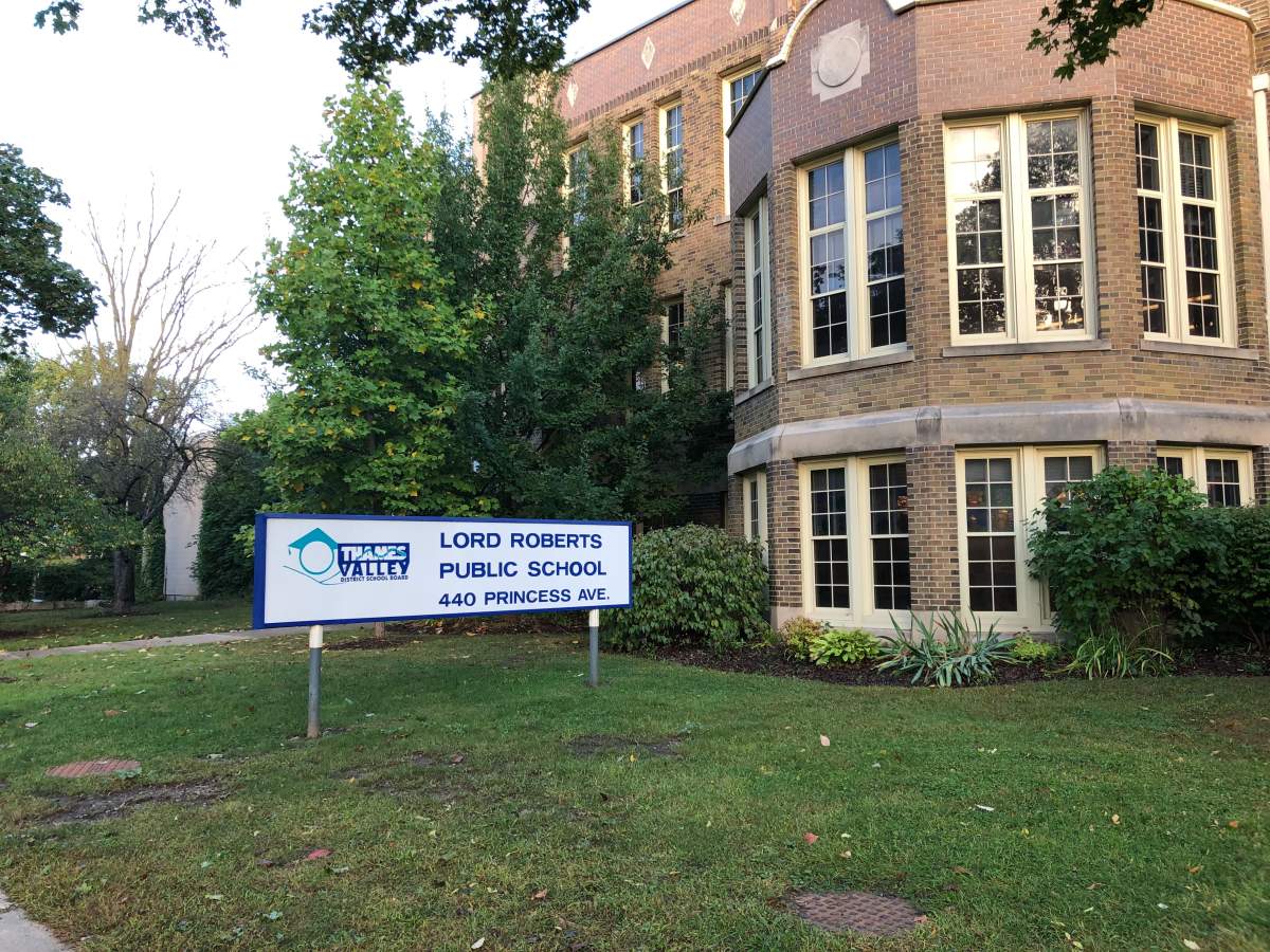 Parents of Lord Roberts Public School students told Global News how they felt about Ontario school closures due to the COVID-19 outbreak.