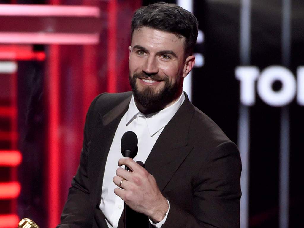 Sam Hunt accepts the award for top country song for ‘Body Like a Back Road’ at the Billboard Music Awards in Las Vegas, Nev., on May 20, 2018.