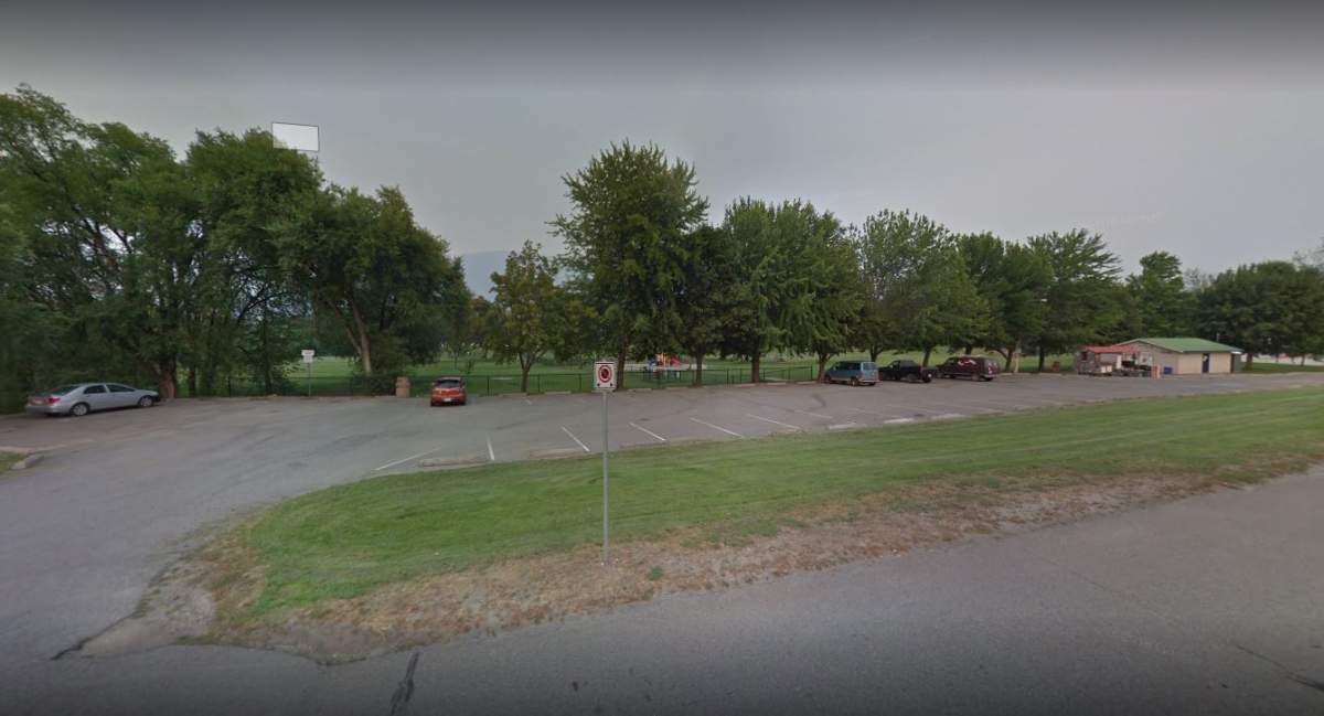A warrant has been issued for the arrest of an Oliver, B.C., accused of flashing a group of young people after he failed to appear in court. 