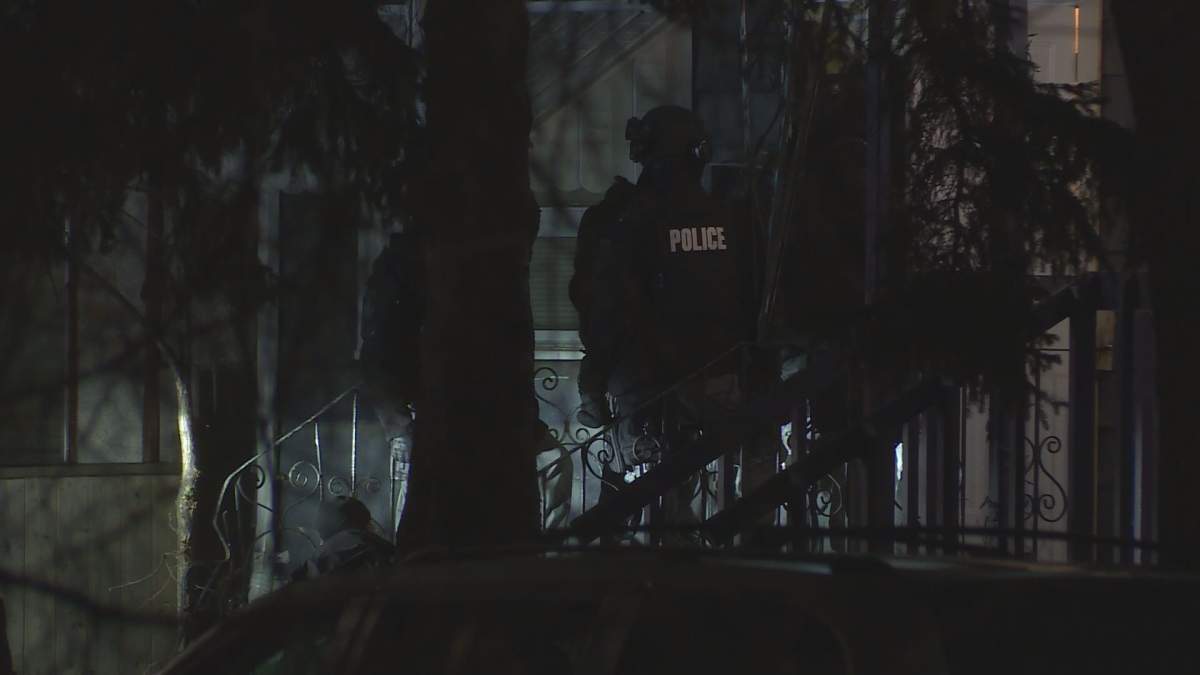Heavy police presence in Winnipeg’s West End shuts down part of St. Matthews - image