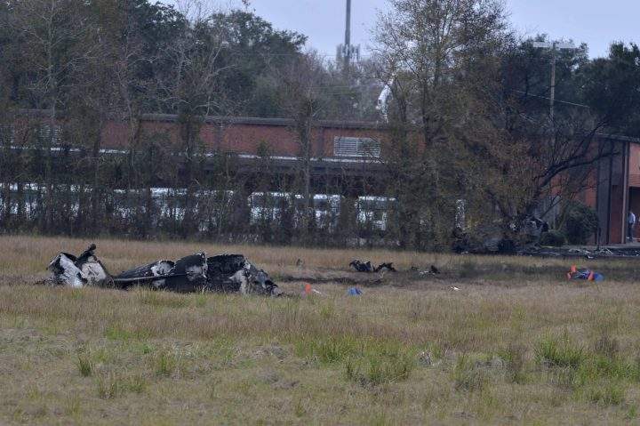 5 dead in Louisiana plane crash, officials say - image