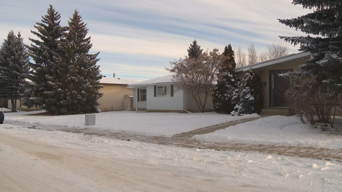 Edmonton police investigate the death of a 25-year-old woman found dead inside a home in the area of 35 Avenue and 107 Street Tuesday, Dec. 3, 2019.
