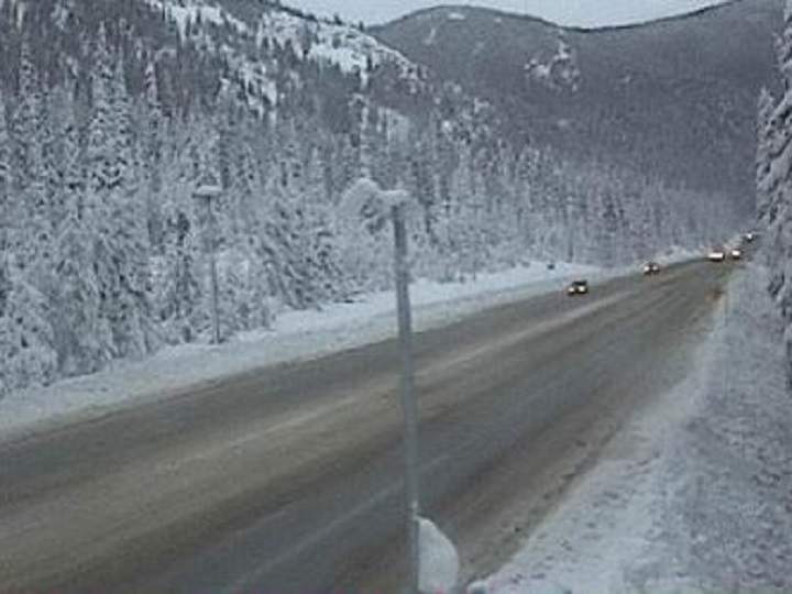 Road conditions at Allison Pass on Highway 3 on Saturday afternoon. The pass, located 10 west of Manning Park resort, has an elevation of 1,343 metres.