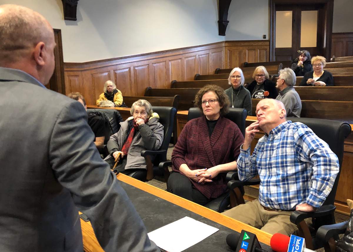 Bill Rayburn speaking to Sylvia Chodas and Doug Cairns about the sale of the Old Court House.