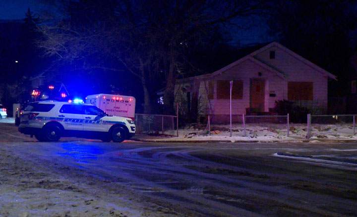Police called to Regina house fire, find man dead inside