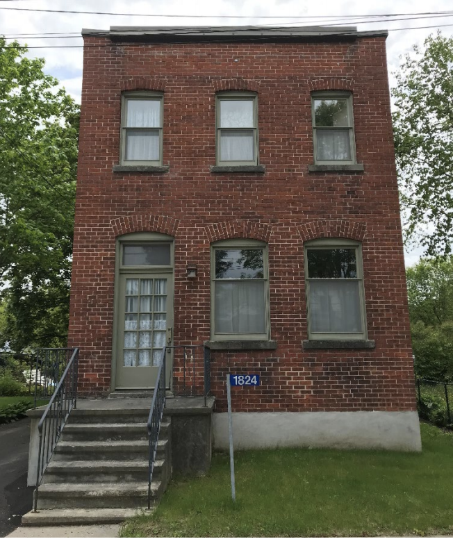 An image of the former Traders Bank of Canada building at 1824 Farwel Street in Vars, a community in Ottawa’s rural east end.