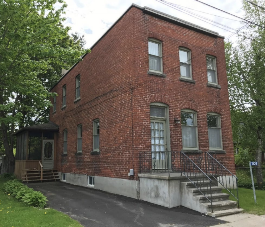 An image of the former Traders Bank of Canada building at 1824 Farwel Street in Vars, a community in Ottawa’s rural east end.