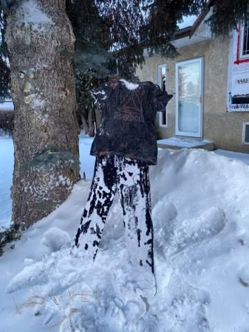 Nikki Wright and her daughter put clothes outside on Jan. 15, 2020.