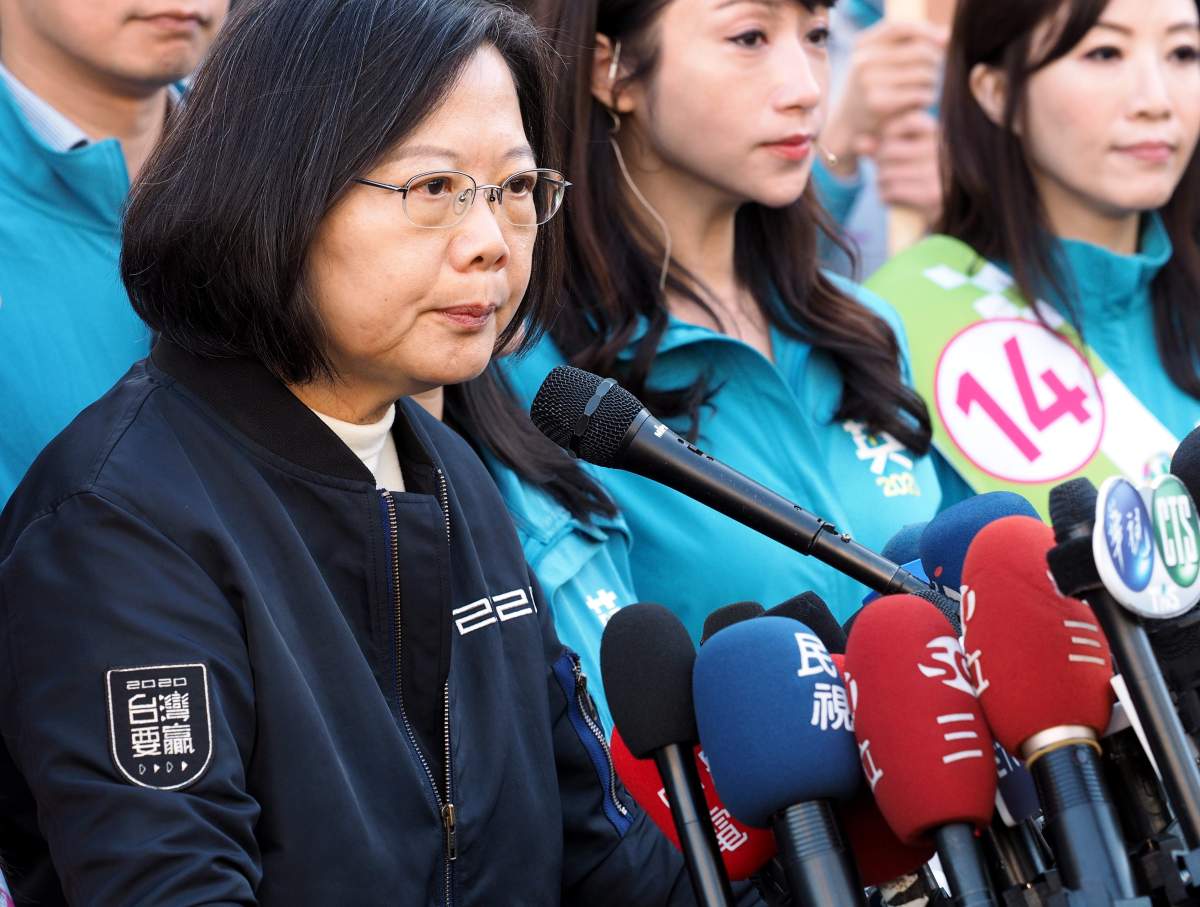 President Tsai Ing-announced that flags at Taiwan’s military institutions will fly at half mast for three days to mourn the death of eight military officials in a military plane crash.