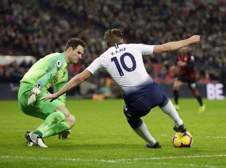 Bournemouth goalkeeper Asmir Begovic, left, makes a save in front of Tottenham's Harry Kane during the English Premier League soccer match between Tottenham Hotspur and Bournemouth at Wembley stadium in London, Wednesday, Dec. 26, 2018. Former Canadian under-20 goalkeeper Begovic has joined AC Milan on loan from England's Bournemouth through the end of June.