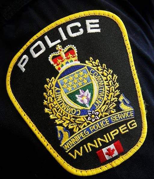 Two Winnipegers are facing many charges following an armed robbery in the 200 block of Queen Street on Tuesday, according to Winnipeg police. .