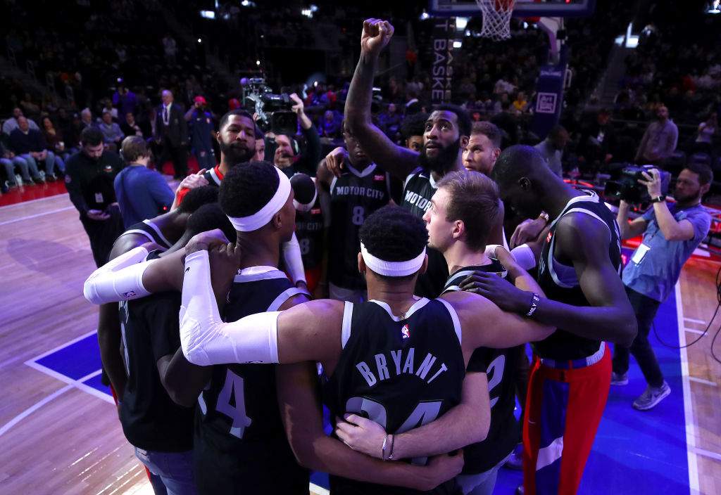 Honouring Kobe Bryant: Fans, players pay tribute on and off the court - image