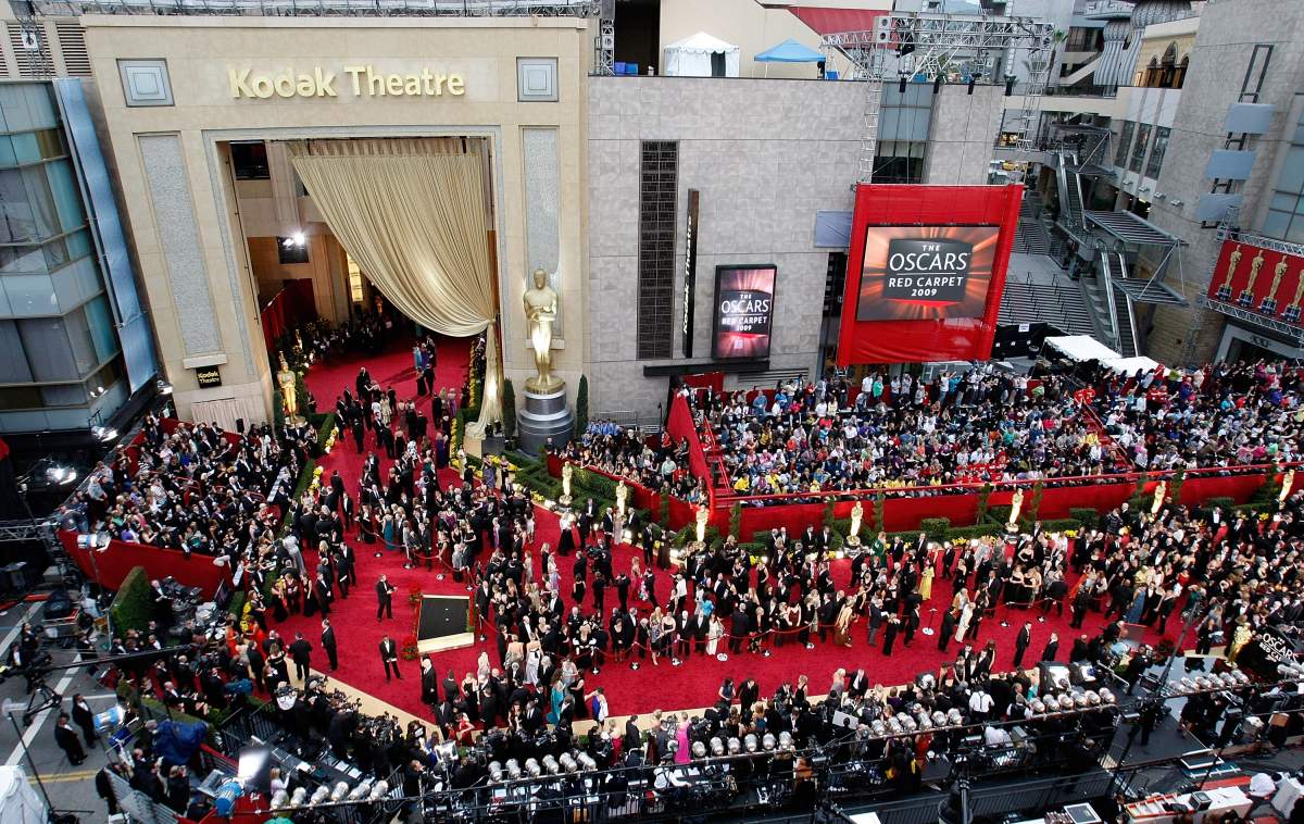 People arrive on the red carpet at the 81st annual Academy Awards at the Kodak Theatre on Feb. 22, 2009 in Los Angeles, Calif. (Photo by Ethan Miller/Getty Images)