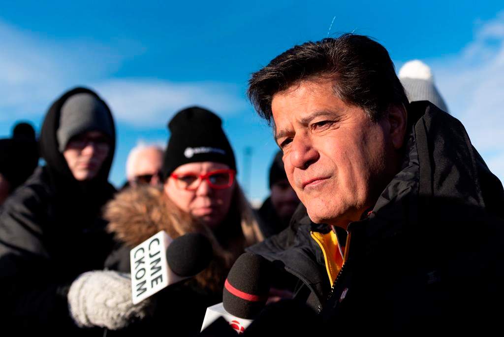 Unifor National President Jerry Dias is calling on Preimer Scott Moe to address concerns of social distancing between replacement workers at the Co-op Refinery Complex.