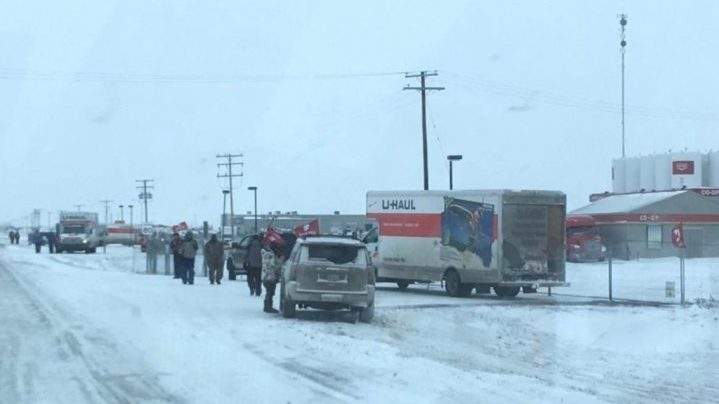Locked-out Unifor workers block access to the Prairie Sky Co-op’s Crossroads location in Weyburn.
