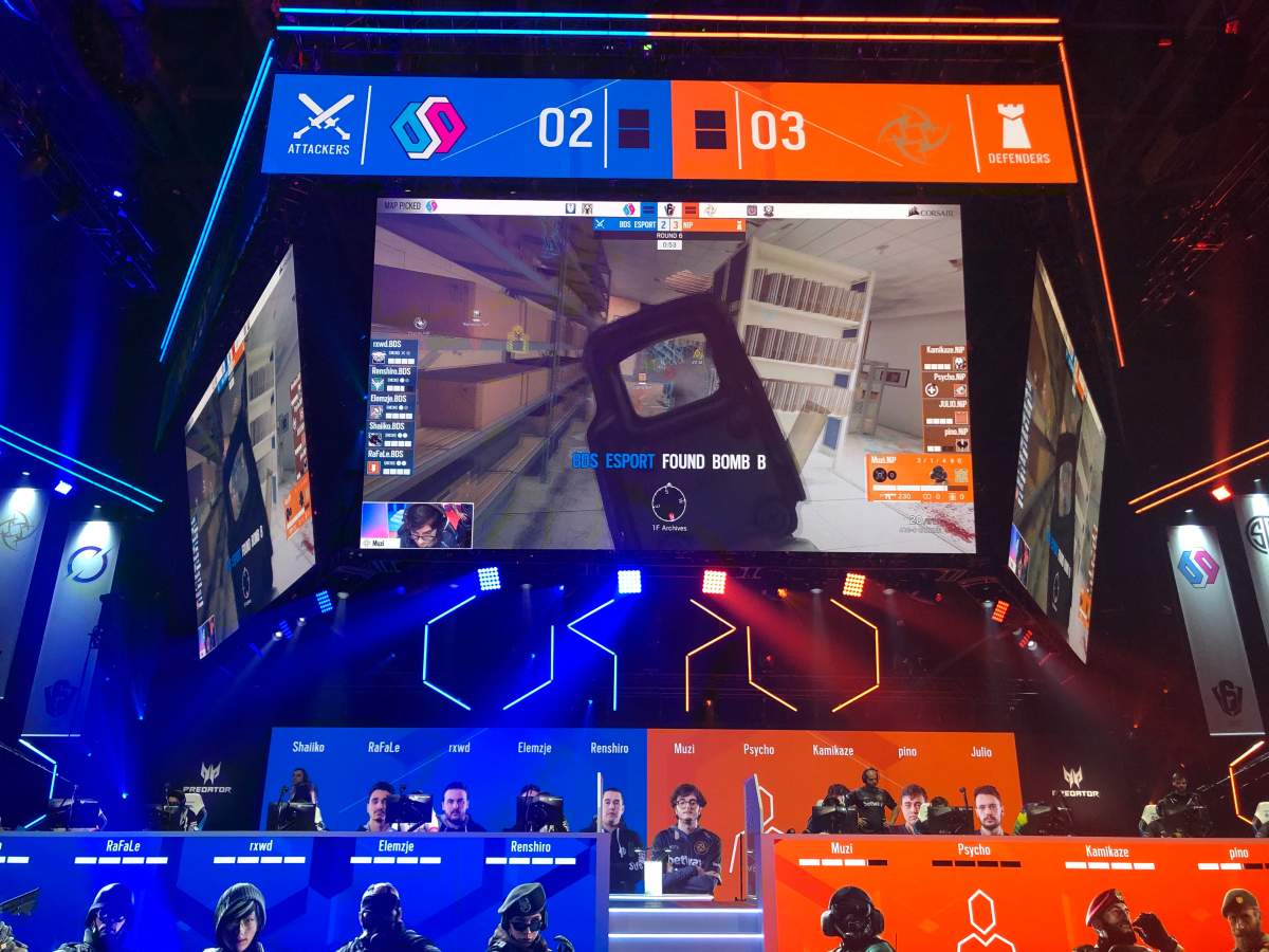 Two pro gaming teams go head-to-head at the fourth annual Six Invitational on Saturday in Laval.
