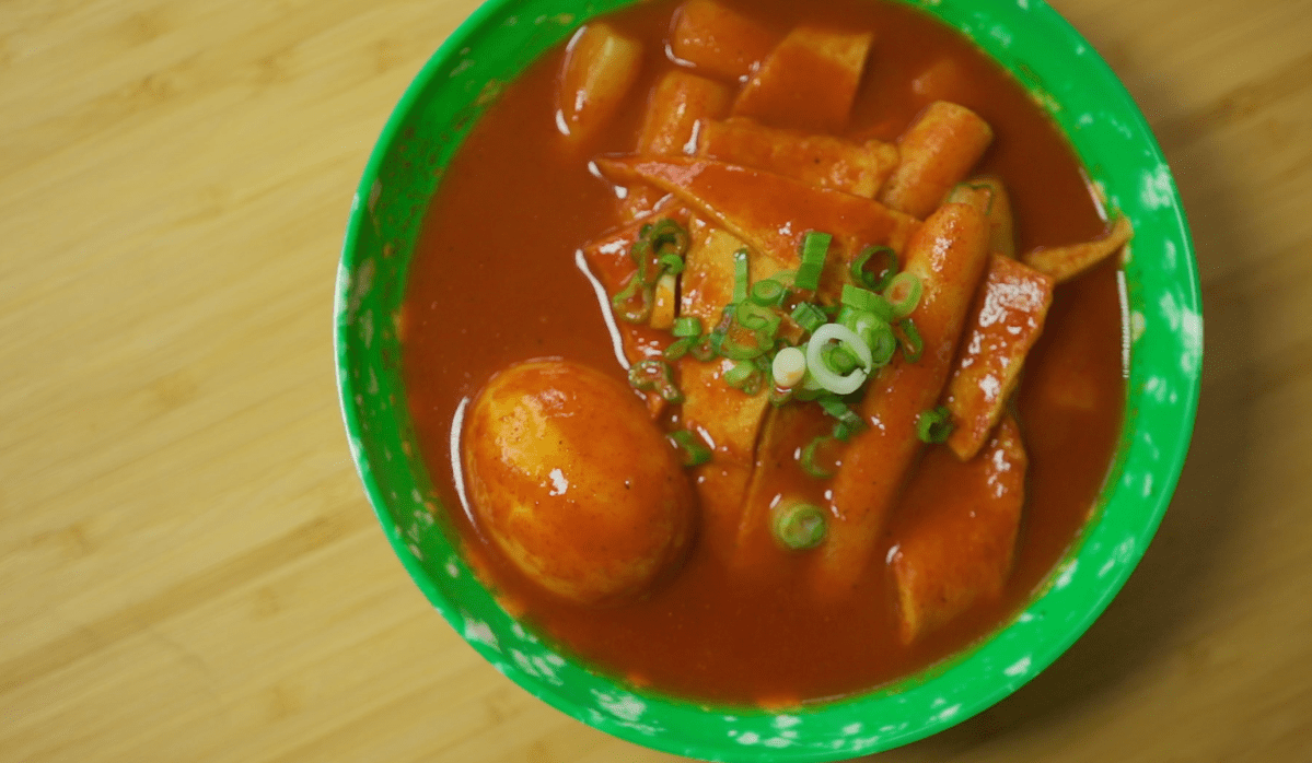 Rice cake, fish cake and boiled egg in gochujang sauce made with dried anchovy stock, topped with green onions.