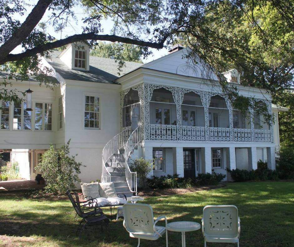The Snowden House mansion is shown in Horseshoe Lake, Ark.