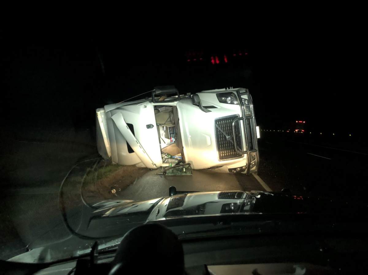 A single-vehicle tractor trailer collision resulted in a lengthy closure of Highway 401 in the Chatham, Ont., area.