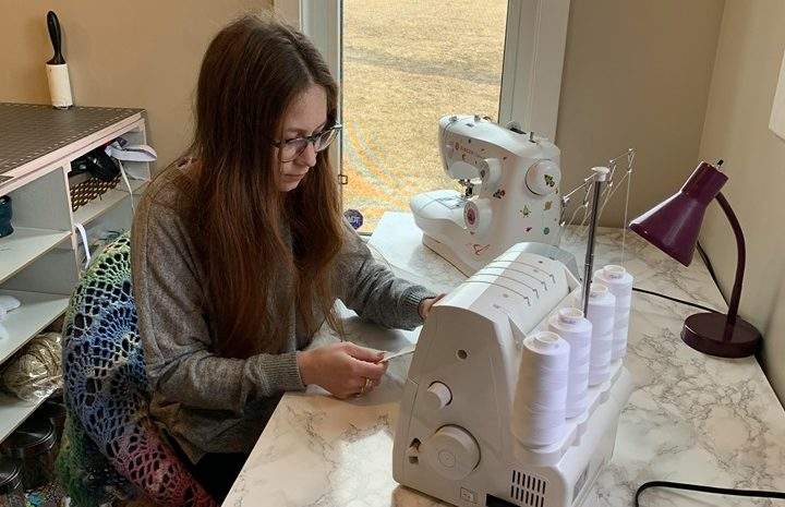  A Regina woman is teaming up with a local dog grooming company, helping to bring relief to health care workers amid COVID-19.