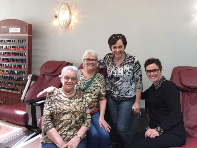 Eunice Ross with her 3 daughters.