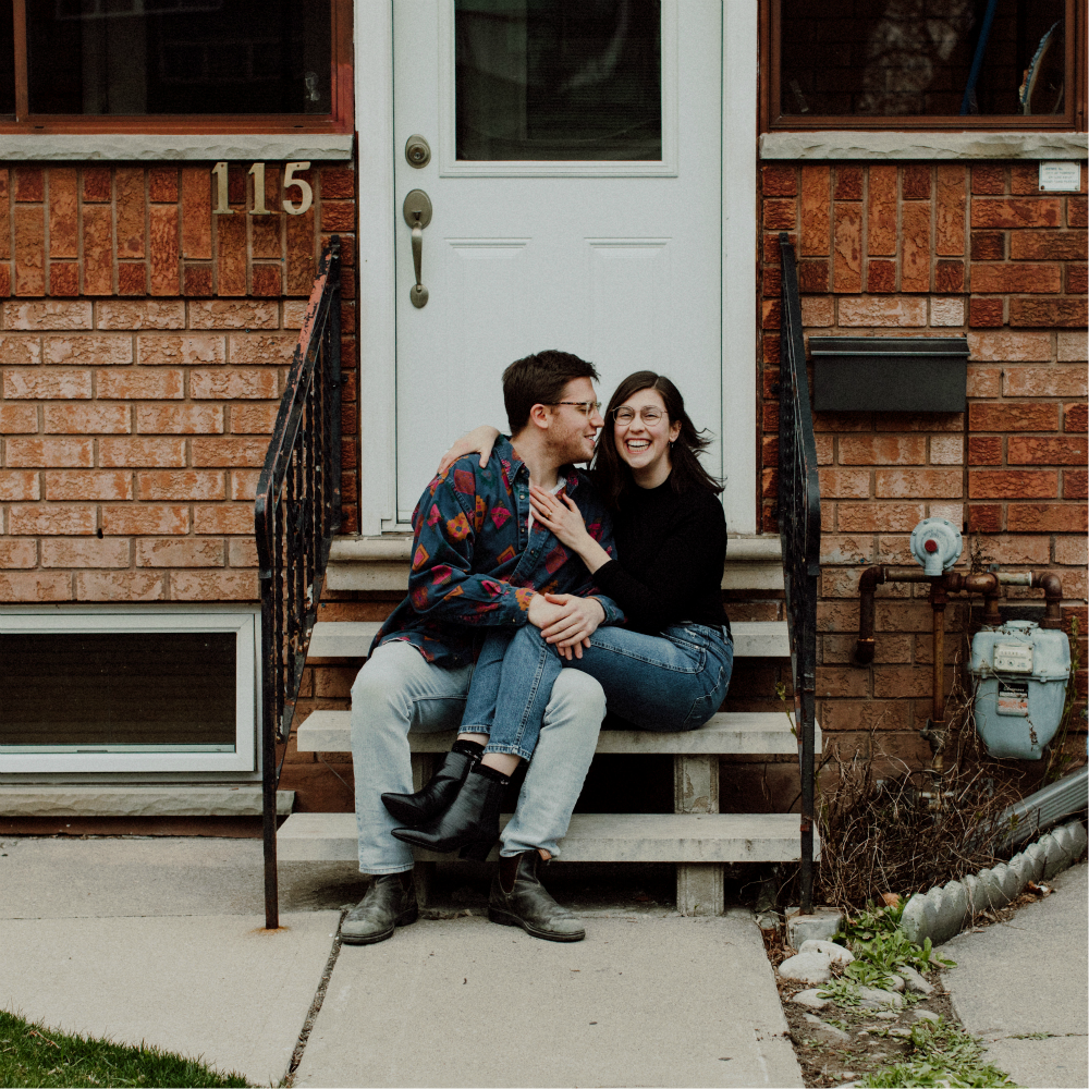 Samantha April and Yoni Kamil stuck with their engagement plans, despite the pandemic. Photo by wedding photographer Inna Yasinska.