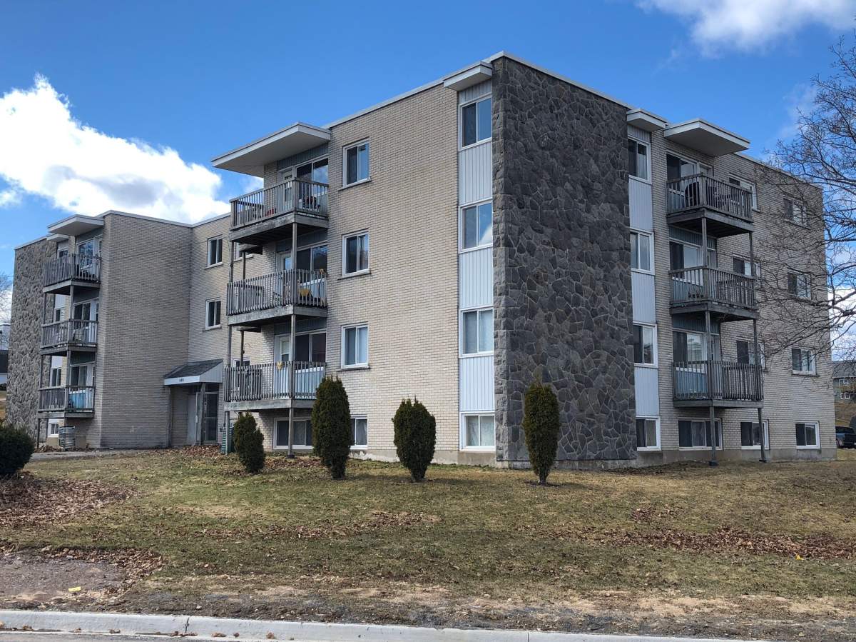 A fire at this apartment complex on Onondaga Street in Oromocto, N.B., has displaced 40 people.