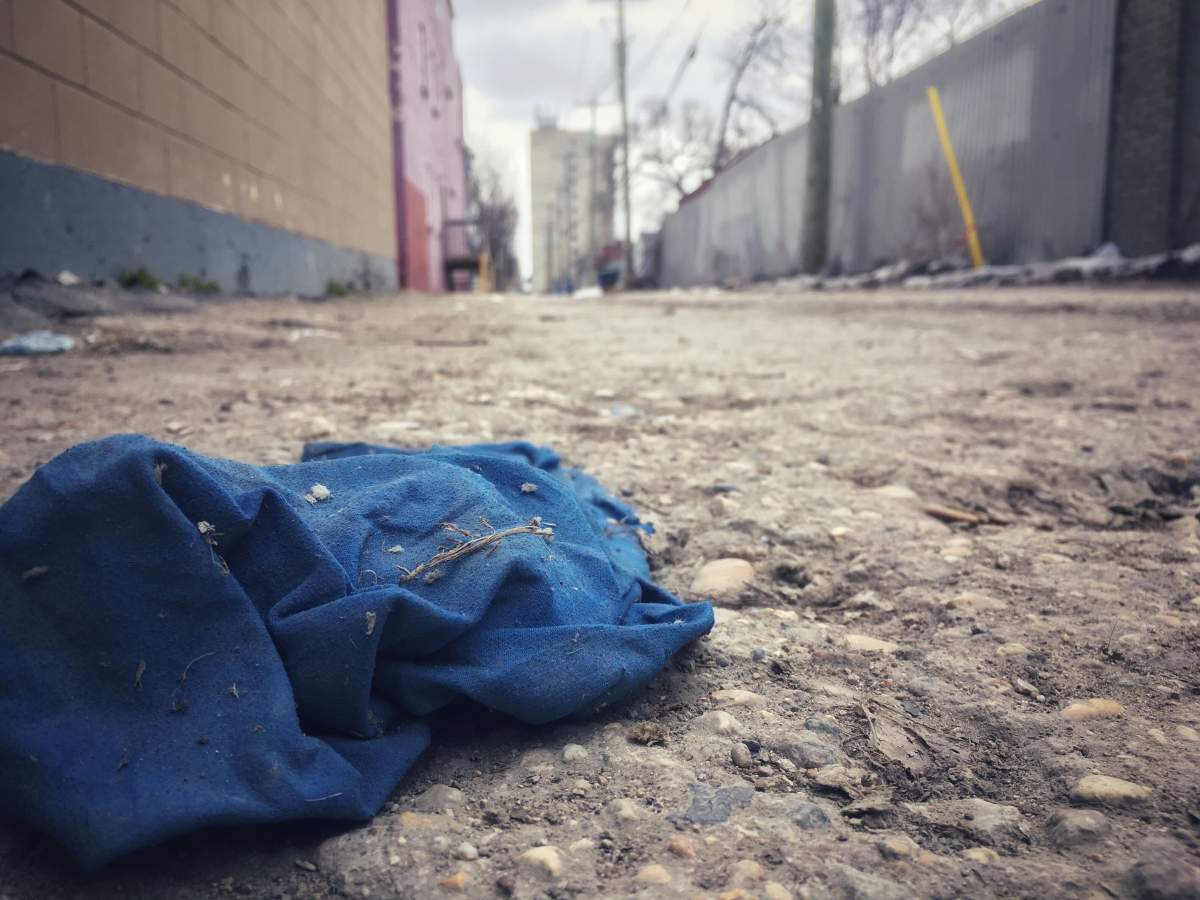 The back alley on Ross Avenue.