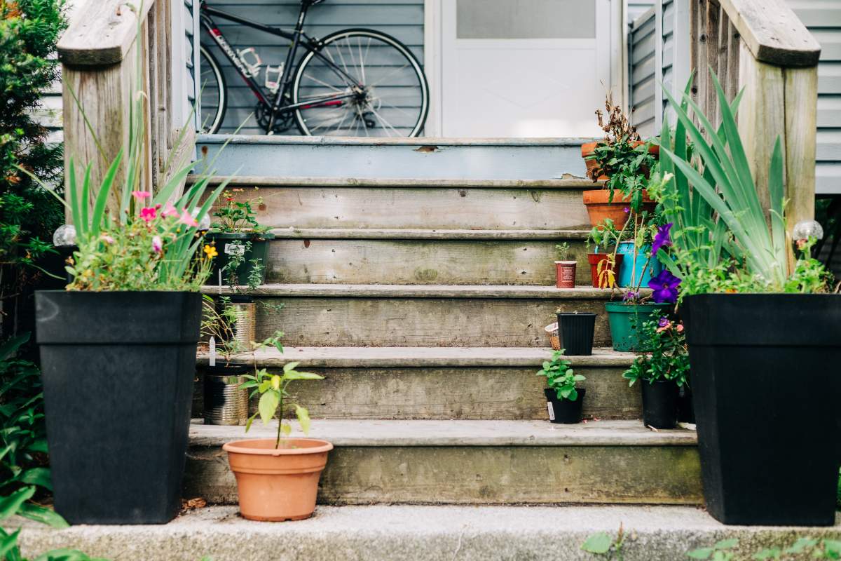 The steps of a Phoenix Youth Programs residence.