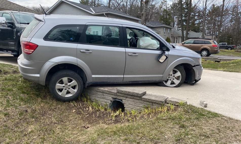 Officers say the driver was found at the scene and that an investigation revealed that he appeared to be under the influence of a drug and without a valid driver's licence.