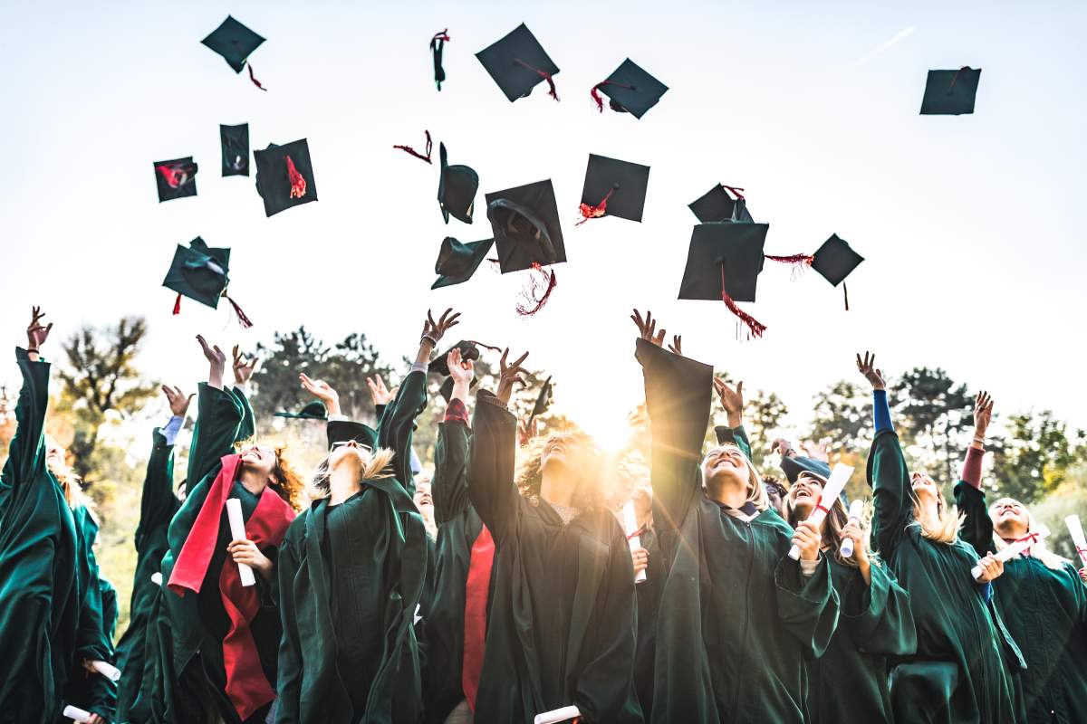 An integrated student loan program between the federal government and Manitoba aims to streamline the process of repaying student loans.
