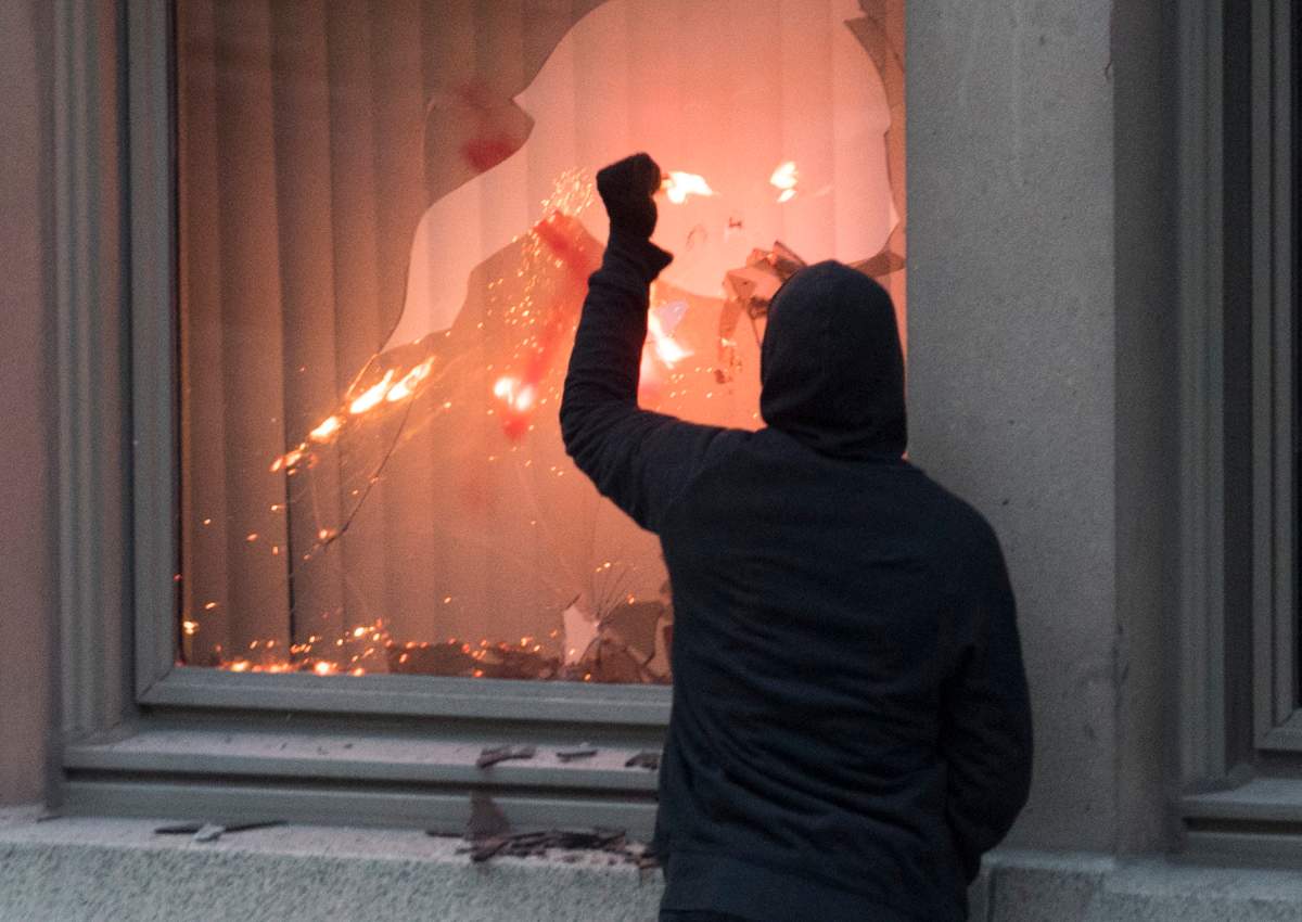 George Floyd protest in Montreal declared illegal after violence breaks out - image