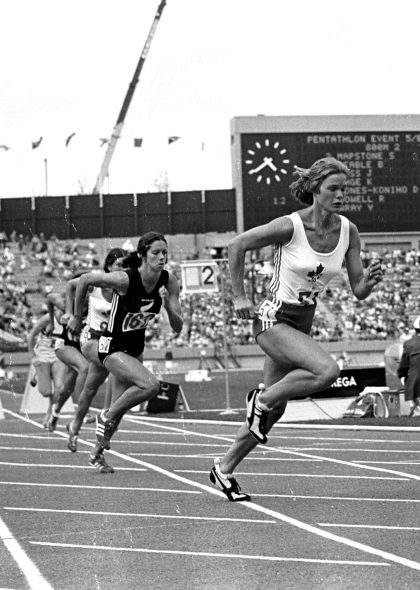 Canada’s Diane Jones-Konihowski takes the turn during ther 800m of the pentathlon event here August 6 at the Commonwealth Games. Jones won all the other events and placed 2nd in 1978.