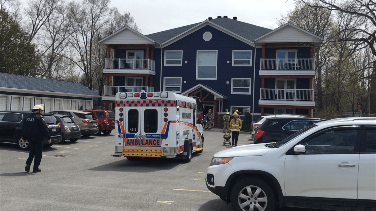 Fire broke out at an apartment on Lansdowne Street on Friday afternoon.