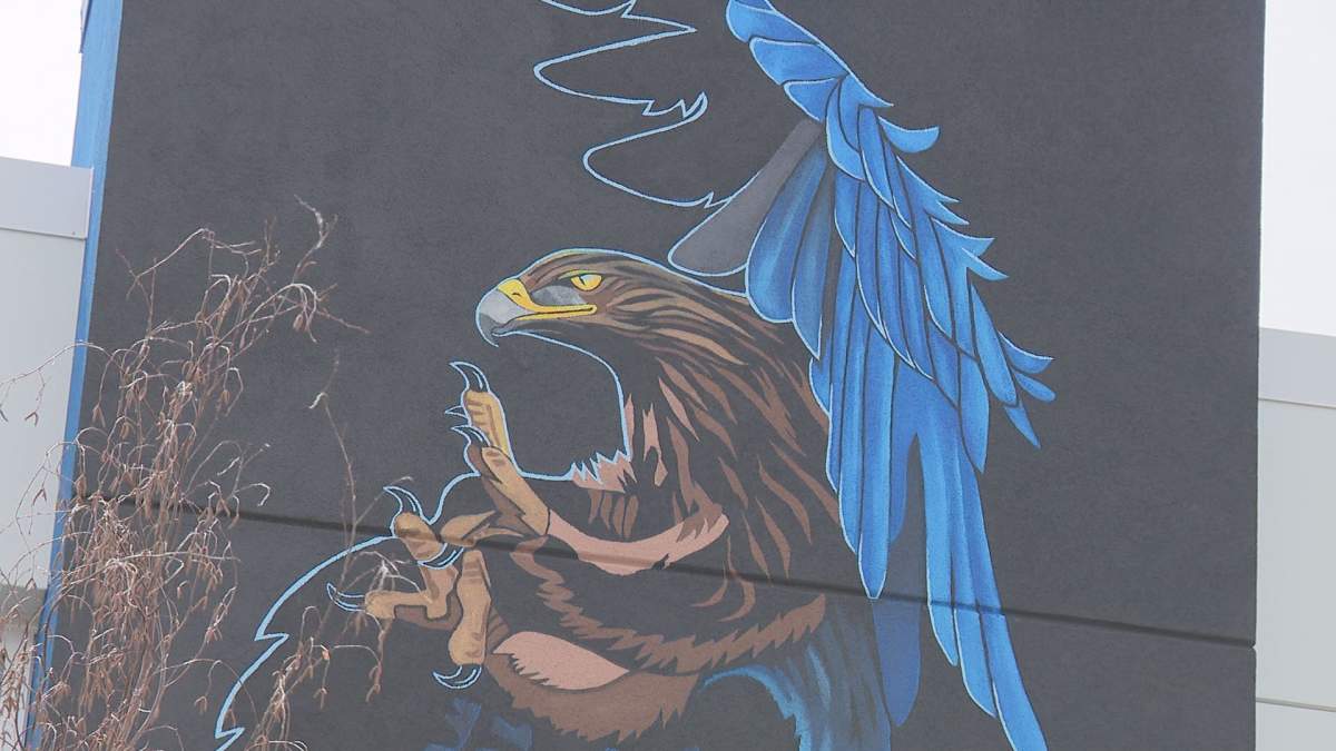 Eagle painted on mural.
